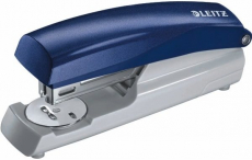 Heftgerät bis 30 Bl. Leitz blau Standard-Heftgerät mit integriertem Entklammerer